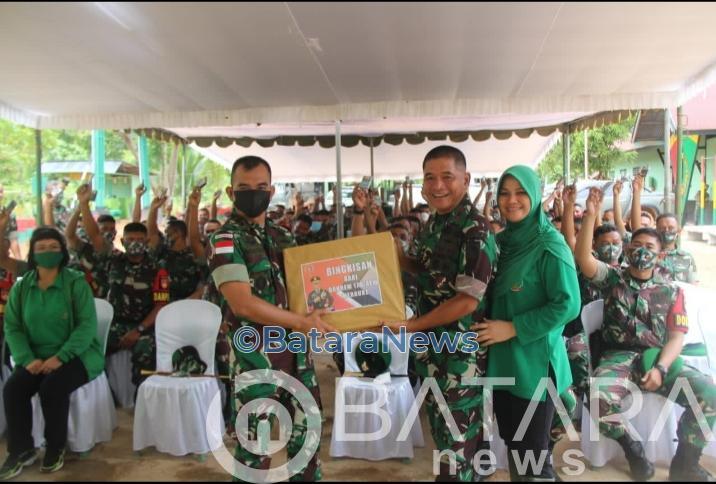 DANREM 174/ATW MELAKSANAKAN KUNJUNGAN KE POS KOTIS SATGAS YONIF 410/ALUGORO DANREM 174/ATW MELAKSANAKAN KUNJUNGAN KE POS KOTIS SATGAS YONIF 410/ALUGORO