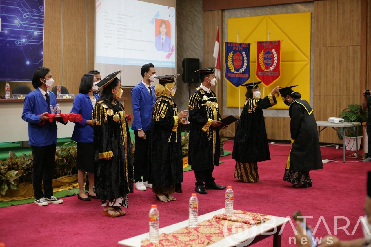 STMIK-AKI Pati Sukses Selenggarakan Wisuda Ke-16 ditengah Gempuran Pandemi STMIK-AKI Pati Sukses Selenggarakan Wisuda Ke-16 ditengah Gempuran Pandemi