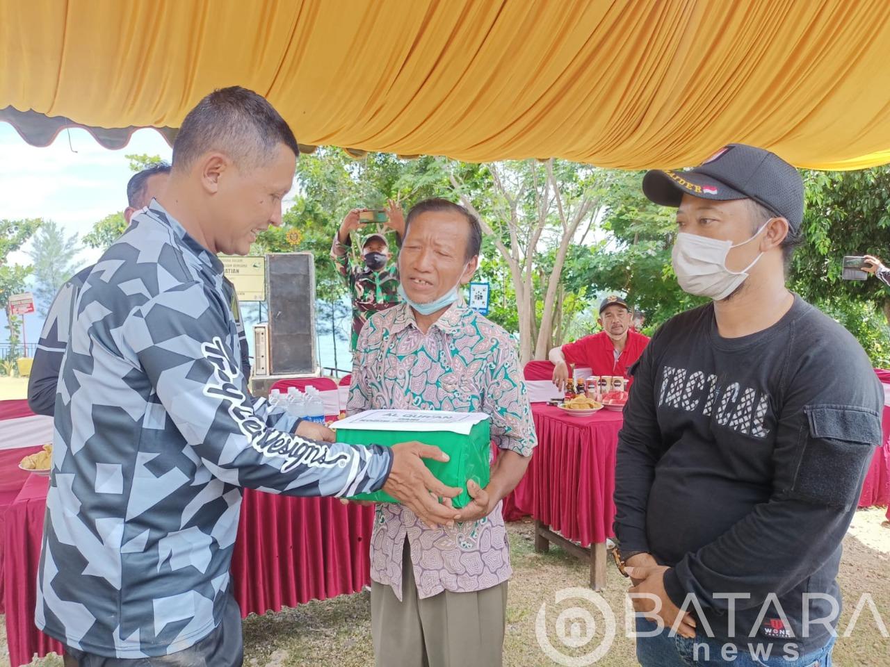 Kodim Blitar Berikan Bantuan Untuk Anak Yatim Dan Bantuan Kitab Alqur’an Kodim Blitar Berikan Bantuan Untuk Anak Yatim Dan Bantuan Kitab Alqur’an
