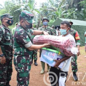 Kasad Jenderal TNI Dudung Abdurrohman Tinjau Langsung Kesigapan Penanganan Bencana di Pasaman Barat