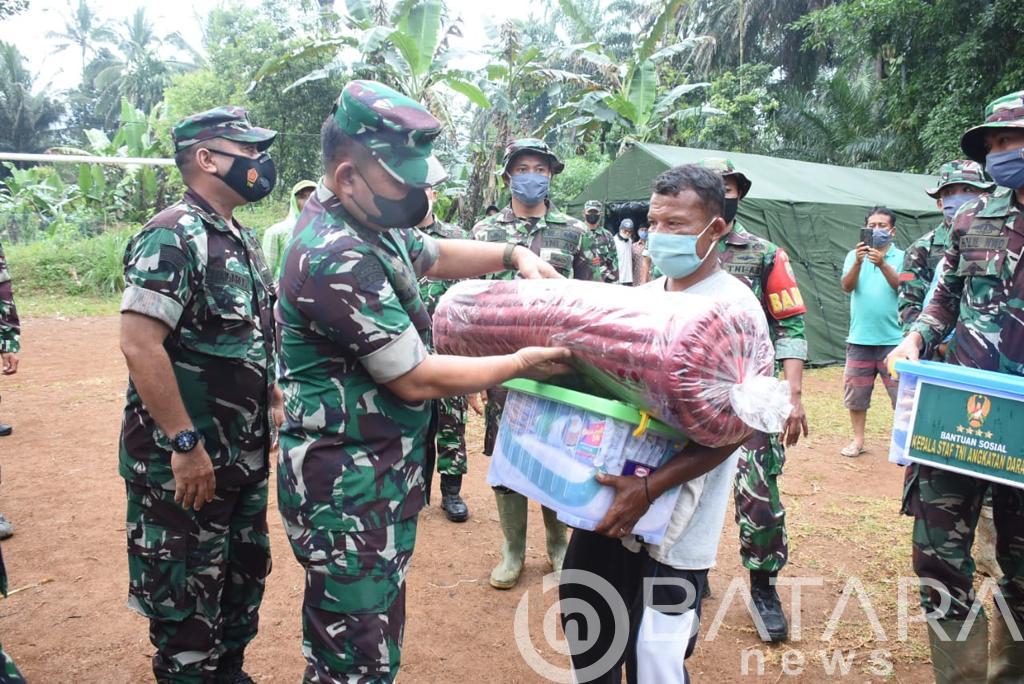 Kasad Jenderal TNI Dudung Abdurrohman Tinjau Langsung Kesigapan Penanganan Bencana di Pasaman Barat Kasad Jenderal TNI Dudung Abdurrohman Tinjau Langsung Kesigapan Penanganan Bencana di Pasaman Barat