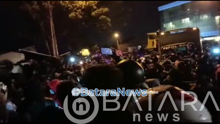 LI memanas detik-detik pembongkaran bangunan LI memanas detik-detik pembongkaran bangunan