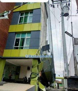 RSU kayen Ambrol, kontruksi tak bagus terkena angin langsung ambrol