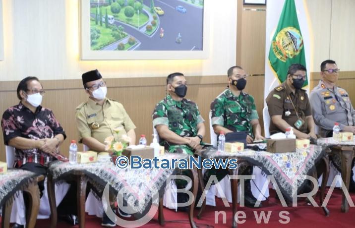 Danrem 071/Wijayakusuma Bersama Forkopimda Banyumas Ikuti Vicon dengan Presiden RI. Danrem 071/Wijayakusuma Bersama Forkopimda Banyumas Ikuti Vicon dengan Presiden RI.