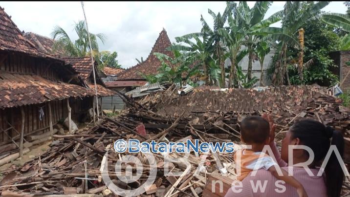 Rumah Tak Layak Huni Roboh Menimpa Penghuninya, Warga Desa Brati Rumah Tak Layak Huni Roboh Menimpa Penghuninya, Warga Desa Brati