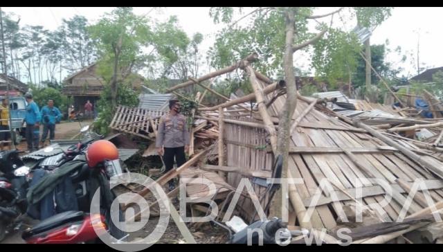 Angin Puting Beliung Robohkan Rumah-rumah Di 3 Desa Wilayah Tayu Kulon Angin Puting Beliung Robohkan Rumah-rumah Di 3 Desa Wilayah Tayu Kulon