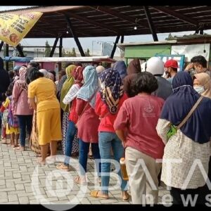Simpang Baru Pati, Antrian Panjang Emak-emak menunggu Kebagian Minyak Goreng Murah