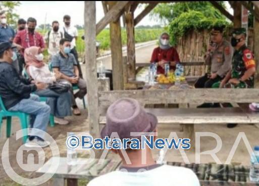 Berhasil Brantas Mafia Pupuk Bersubsidi, Bupati Indramayu Nina Agustina, Da’i Bachtiar Berikan Apresiasi kepada Polres Indramayu Berhasil Brantas Mafia Pupuk Bersubsidi, Bupati Indramayu Nina Agustina, Da’i Bachtiar Berikan Apresiasi kepada Polres Indramayu