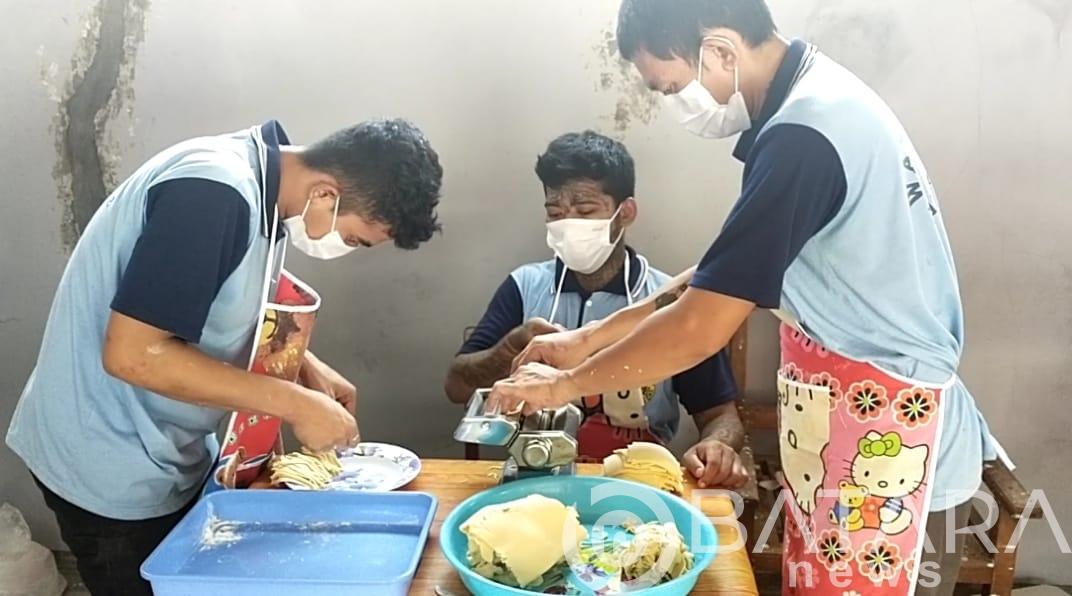 WBP Lapas 2B Pati Mulai Di Banjiri Order Pesanan Makanan Pastel Dan Nastar Buatan WBP Pati WBP Lapas 2B Pati Mulai Di Banjiri Order Pesanan Makanan Pastel Dan Nastar Buatan WBP Pati