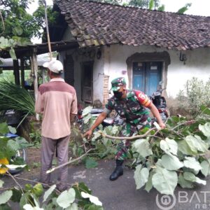 Gotong Royong Sarana Memperkuat Kemanunggalan TNI Dengan Rakyat