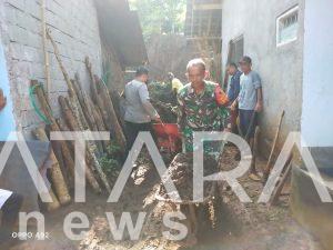 Pasca Bencana Tanah Longsor, Anggota Koramil Tipe B 0808/13 Doko Laksanakan Kerja Bakti