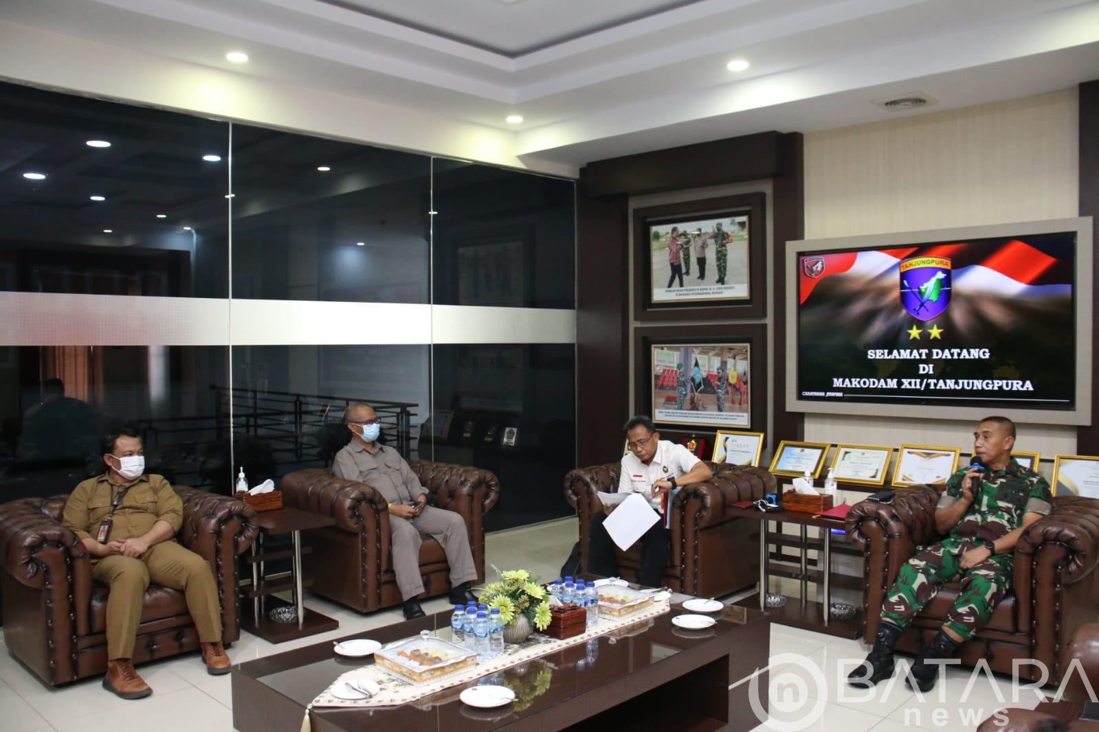 Kapoksahli Pangdam XII/Tpr Terima Kunjungan Tim Kemenkopolhukam RI Kapoksahli Pangdam XII/Tpr Terima Kunjungan Tim Kemenkopolhukam RI