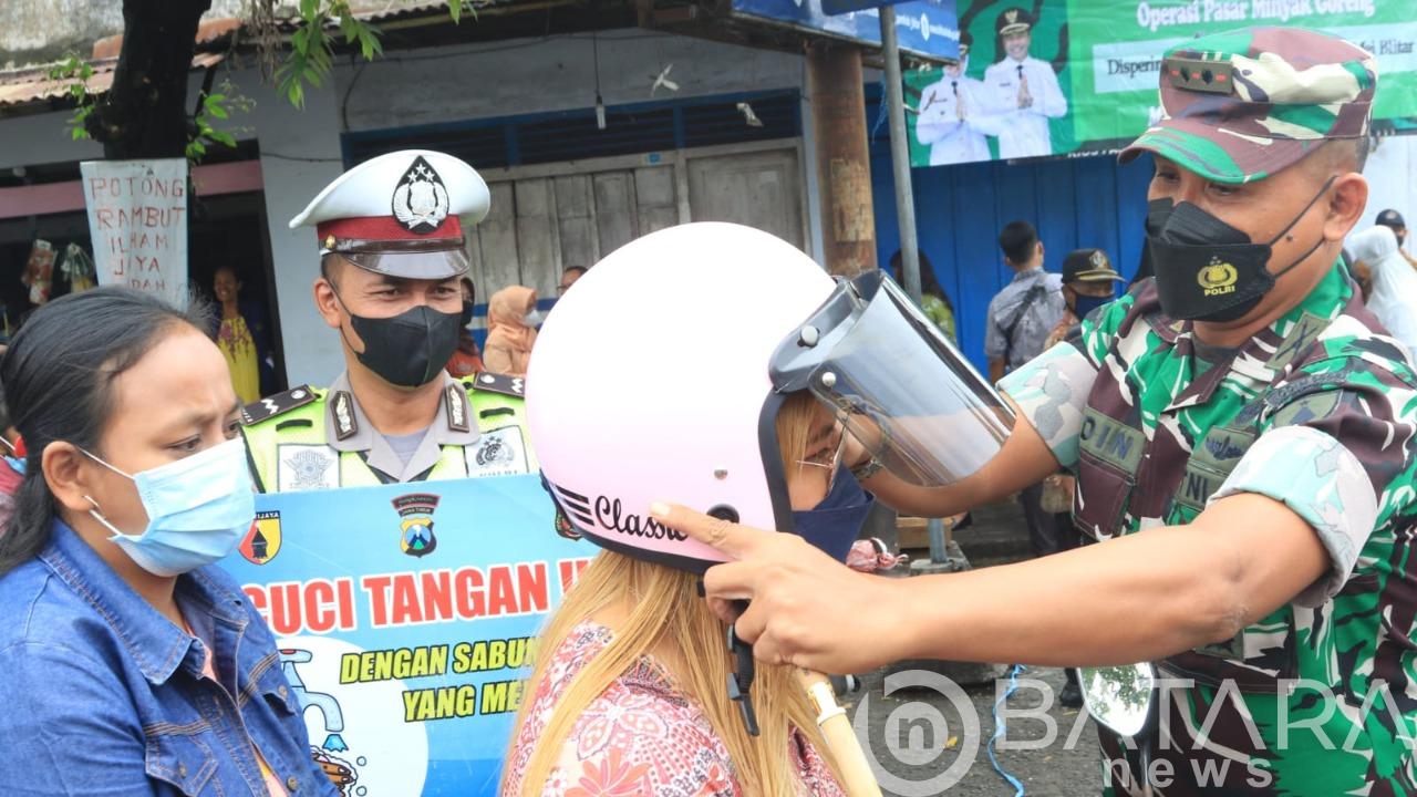 Dandim 0808/Blitar, Ingatkan Masyarakat Agar Tetap Patuhi Aturan Berlalu Lintas Dandim 0808/Blitar, Ingatkan Masyarakat Agar Tetap Patuhi Aturan Berlalu Lintas