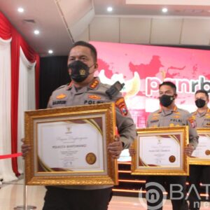 Kapolresta Banyuwangi Menerima Penghargaan Pelayanan Prima Lingkup Polri