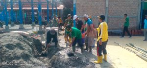 Guyup Rukun TNI Polri Di Blora, Bersama Warga Rehab Balai Desa Pengkoljagong