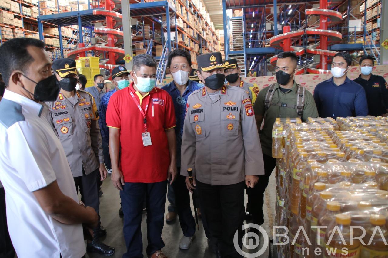 Pastikan Stok Minyak Goreng Aman, Kapolda Kalbar Sidak Gudang Distributor Pastikan Stok Minyak Goreng Aman, Kapolda Kalbar Sidak Gudang Distributor