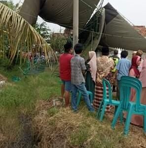 Di Terpa Angin Tenda Pengajian Haul Mbah Demang Sali Tayu Ambruk