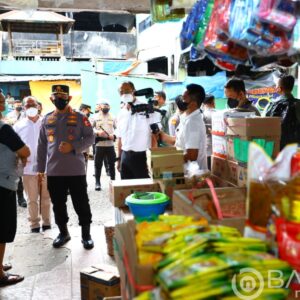 Tinjau Pasar Minggu, Kapolri Pastikan Stok Minyak Curah untuk Warga Aman