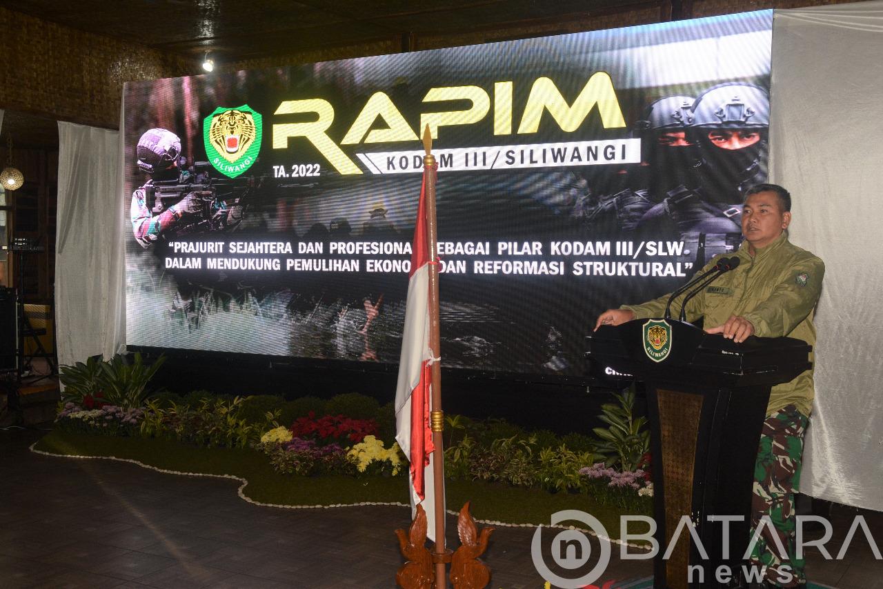 Pangdam III/Slw: Jadilah Pemimpin Yang Menjabarkan Loyalitas Menjadi Kecerdasan Pangdam III/Slw: Jadilah Pemimpin Yang Menjabarkan Loyalitas Menjadi Kecerdasan