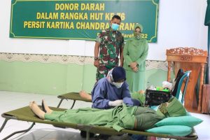 Sambut HUT Persit Ke 76, Persit KCK Cabang XXII Kodim 0808/Blitar Gelar Donor Darah