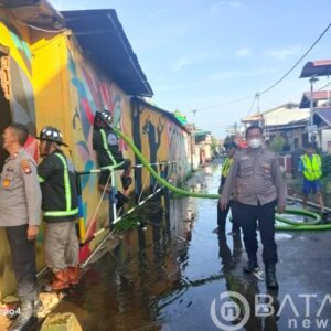 Kebakaran Hanguskan Tiga Unit Ruko Pal Sembilan Sungai Kakap Kubu Raya, Berikut Kronologinya