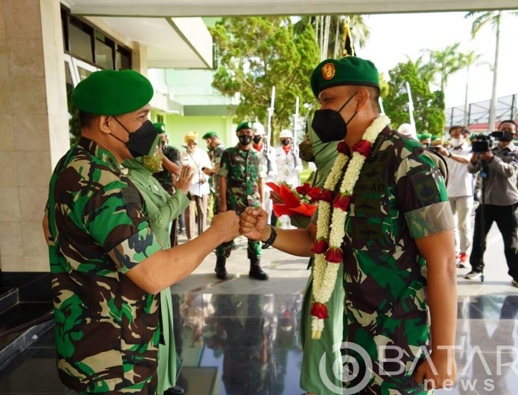 Prajurit Korem 071/Wijayakusuma Sambut Calon Danrem Baru