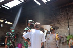 Dandim 0808/Blitar, Tinjau Langsung Kondisi Terkini Pasca Kejadian Angin Puting Beliung Di Dusun Gambar