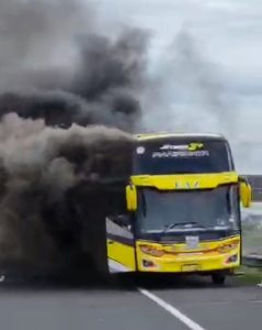 Bus Wisata Terbakar Di Tol Pandaan Km 60.800, Begini Kronologinya