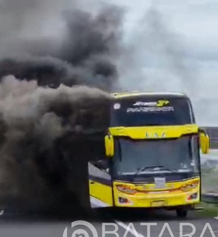 Bus Wisata Terbakar Di Tol Pandaan Km 60.800, Begini Kronologinya