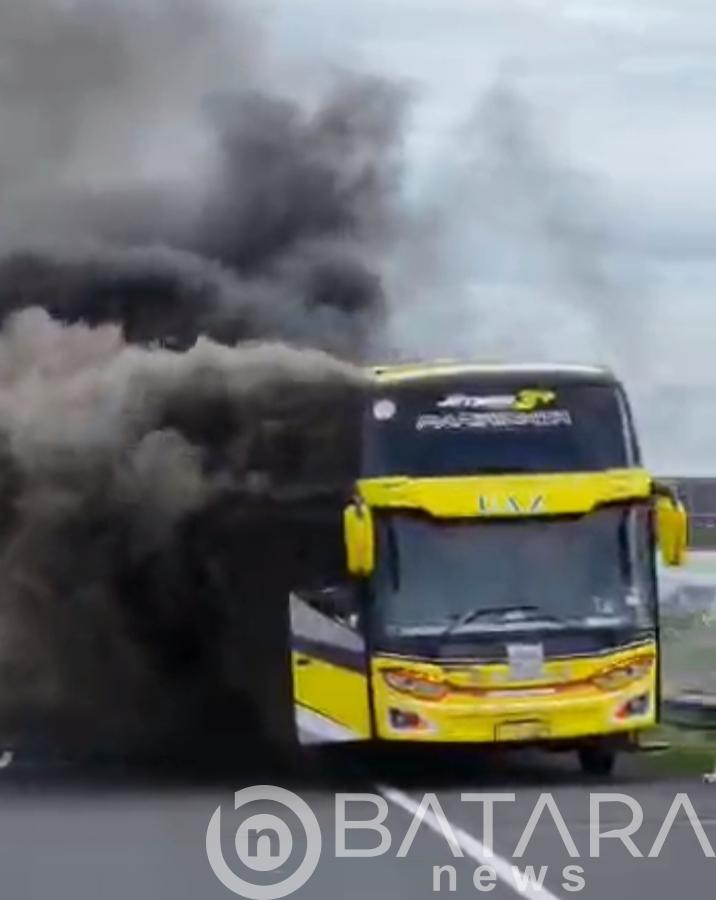 Bus Wisata Terbakar Di Tol Pandaan Km 60.800, Begini Kronologinya Bus Wisata Terbakar Di Tol Pandaan Km 60.800, Begini Kronologinya