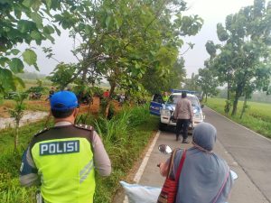 Kecelakaan Tunggal di Jalan Gondang – Winong Diduga Sopir Mengantuk Mobil Masuk Sungai