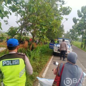 Kecelakaan Tunggal di Jalan Gondang – Winong Diduga Sopir Mengantuk Mobil Masuk Sungai