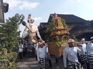 Sedekah Bumi Di desa Kaliombo Kembali Meriah Gelar Kirab Budaya Pentas Seni Ketoprak Dan karnaval