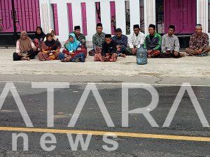 Keluarga Korban Tabrak Lari Depan GOR Rembang Gelar Ritual Dan Doa Bersama Ditempat Kejadian