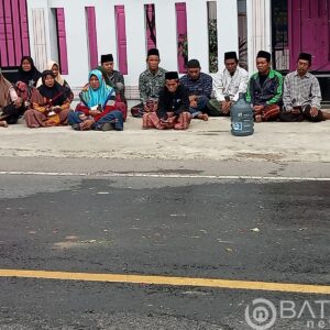 Keluarga Korban Tabrak Lari Depan GOR Rembang Gelar Ritual Dan Doa Bersama Ditempat Kejadian