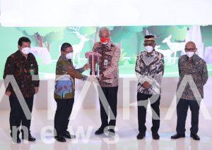 Ganjar Pranowo Terima Penghargaan Green Leadership Nirwasita Tantra