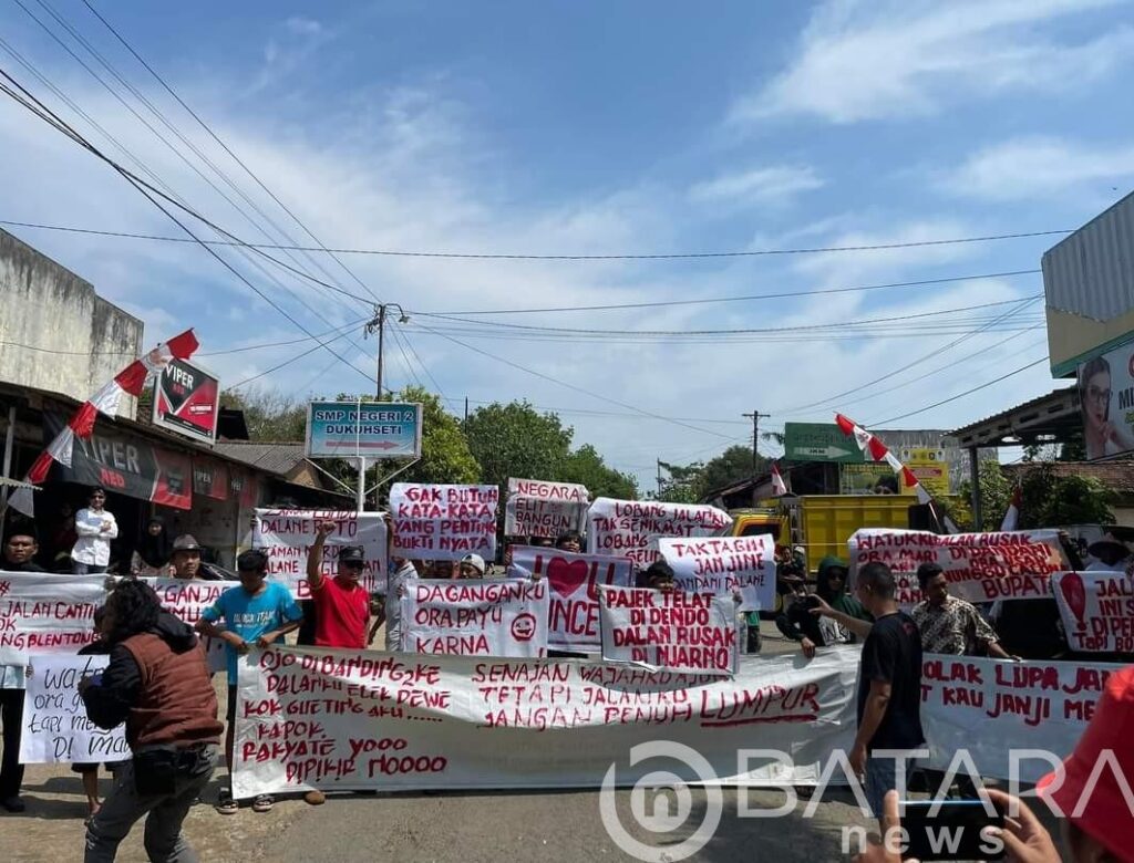 Bertepatan HUT RI Ke- 77, Warga Desa Puncel Demo, Sentil Pemkab Pati