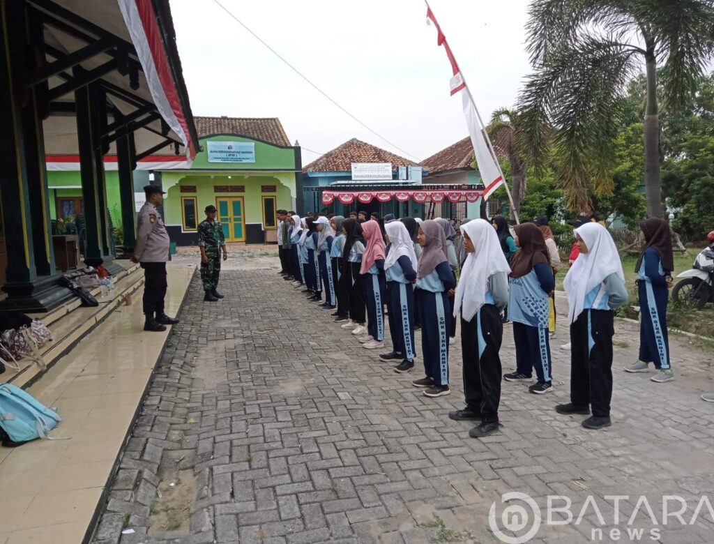 Siapkan Mental Fisik, Babinsa Koramil Kaliori Latih PBB Pada Paskibraka