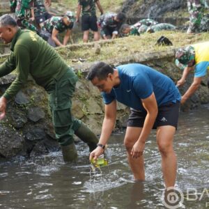 Nyemplung Bareng Bersihkan Kali Rompang, Danrem 071/Wijayakusuma Lakukan Rakoor
