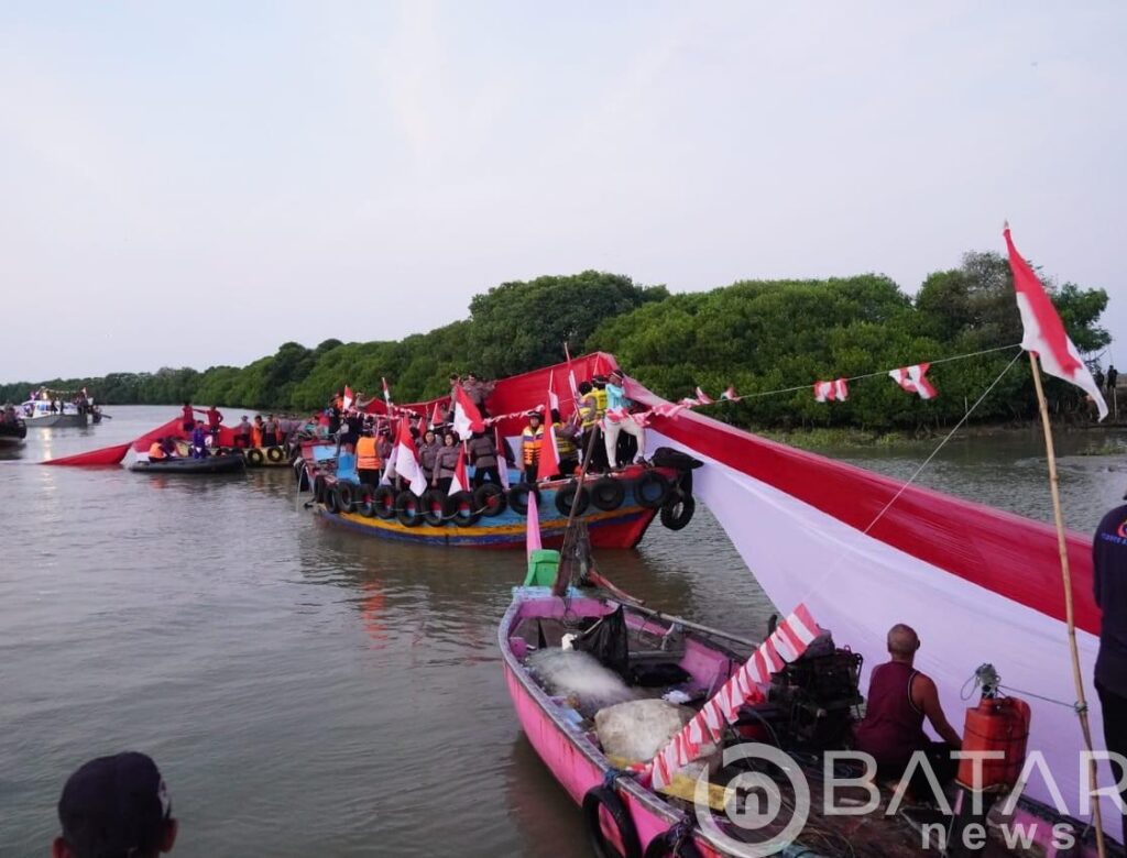 Sambut Hari Kemerdekaan, Polres Pati Kibarkan Bendera Merah Putih Raksasa Sepanjang 1.770 Meter