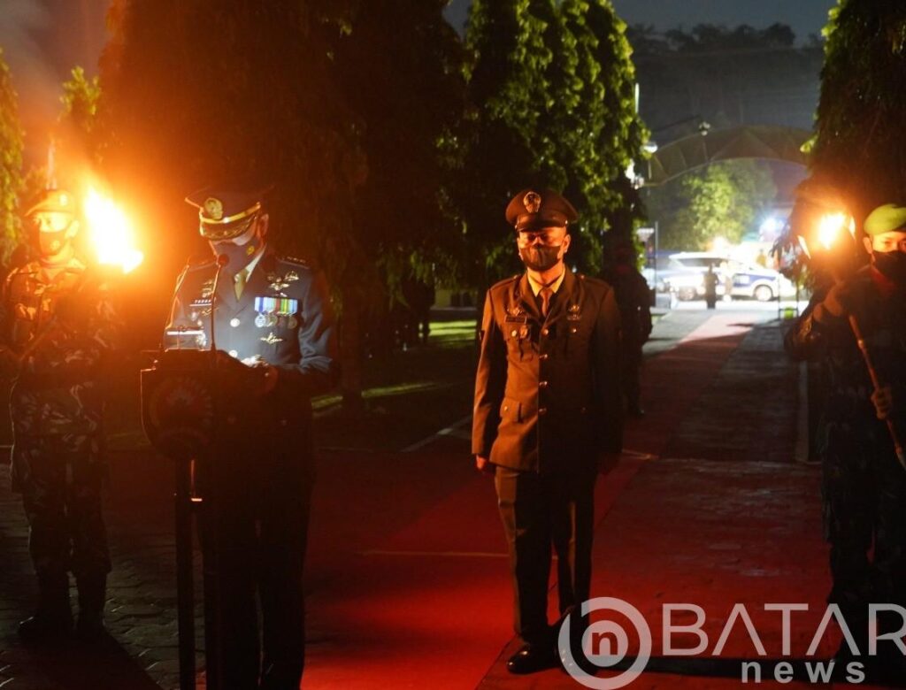 Danrem 071/Wijayakusuma Pimpin Apel Kehormatan dan Renungan Suci (AKRS) HUT RI Ke-77 di TMP Tanjung Nirwana Purwokerto