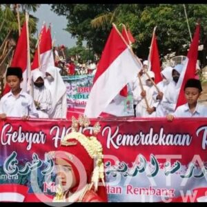 Karnaval Madin Miftahul Huda Ngegot Mojosari Sedan Pukau Masyarakat : Penampilan Marching Band Cilik,,,Waoo!!