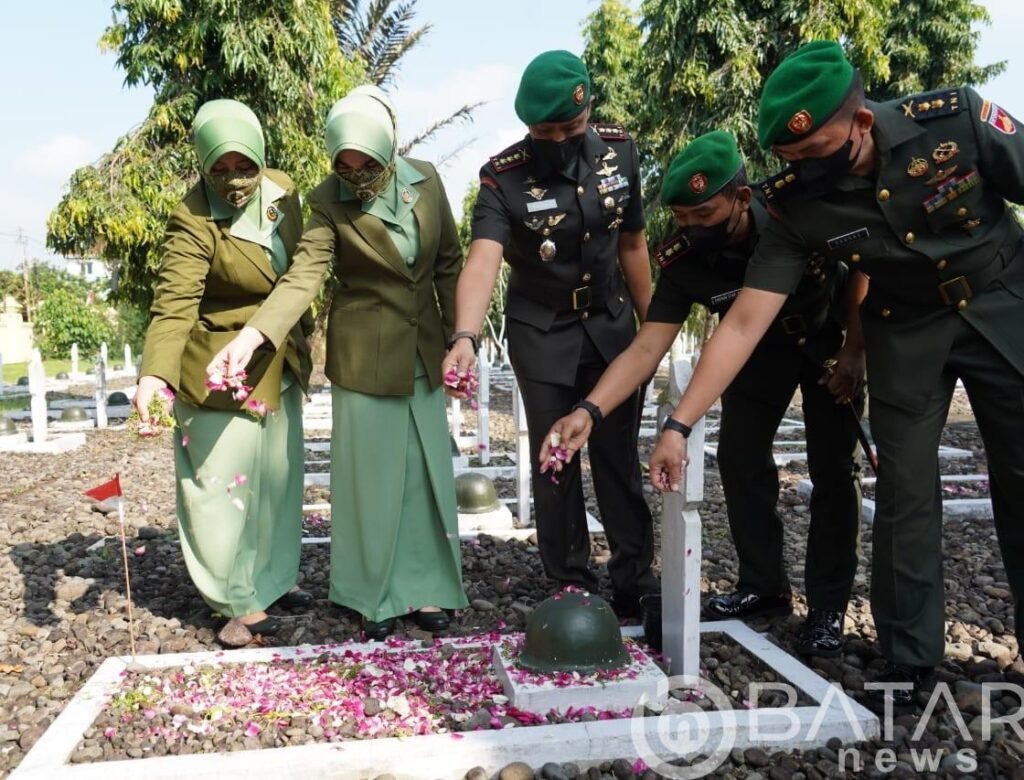 Danrem 071/Wijayakusuma Pimpin Ziarah Hari Jadi Ke-61 Korem 071/Wijayakusuma