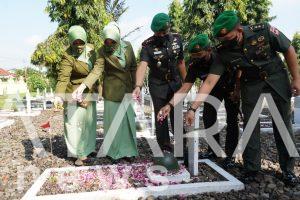 Danrem 071/Wijayakusuma Pimpin Ziarah Hari Jadi Ke-61 Korem 071/Wijayakusuma