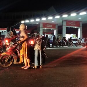 SPBU di Pati di Penuhi Antrian Panjang