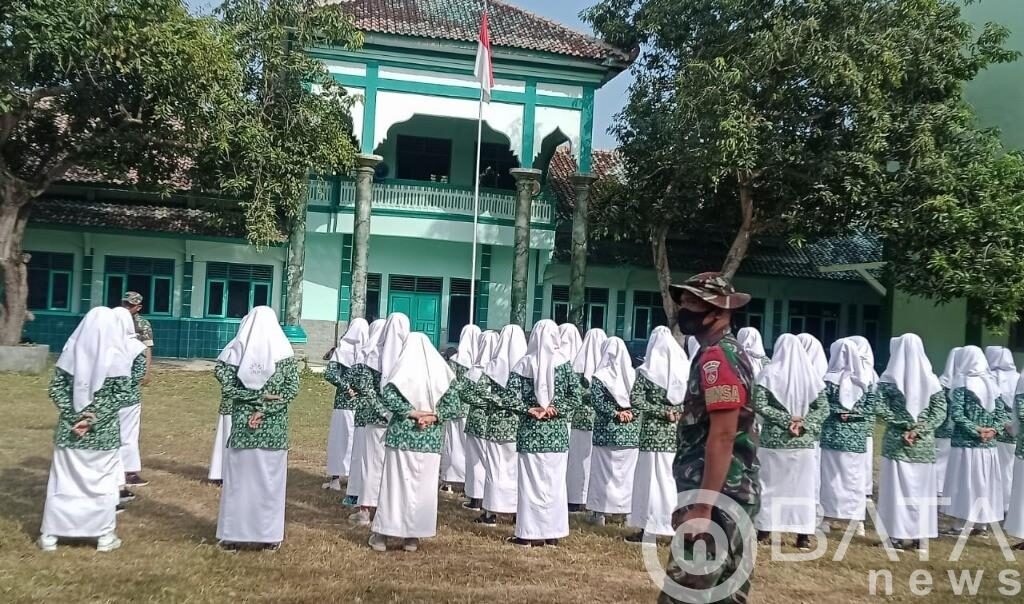Babinsa Koramil 06/ Lasem Beri Materi LDK Siswa SMK NU Lasem