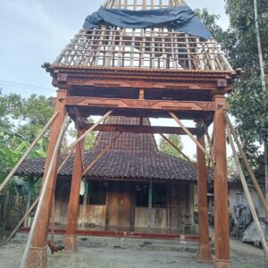 Rumah Joglo Senilai Ratusan Juta Rupiah Berbahan Kayu Jati di Desa Sukoharjo Jadi Sorotan Warga Setempat