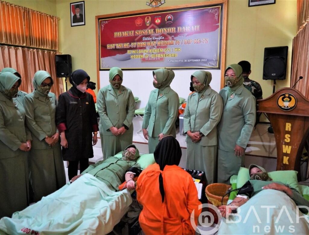 Jelang HUT TNI Ke-77, Persit KCK Koorcab Rem 071 PD IV/Diponegoro Mengayuh Bagyo Donorkan Darah