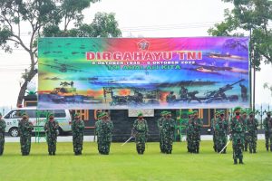 Upacara HUT TNI Ke-77, Panglima TNI Himbau Prajurit dan PNS TNI nya menjaga kepercayaan masyarakat.