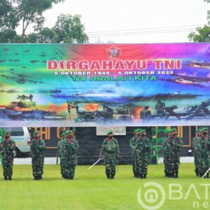 Upacara HUT TNI Ke-77, Panglima TNI Himbau Prajurit dan PNS TNI nya menjaga kepercayaan masyarakat.